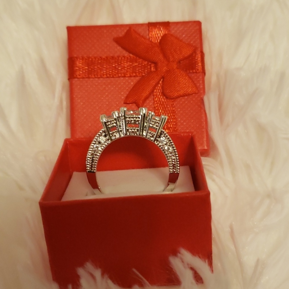 SALE !! Engagement/Fashion Ring NWOT - Picture 4 of 11